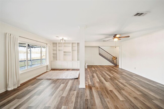 Building Photo - 13318 Southshore Dr