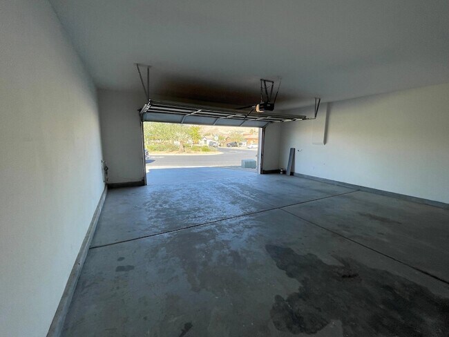 Building Photo - 80085 Peak Forest Dr