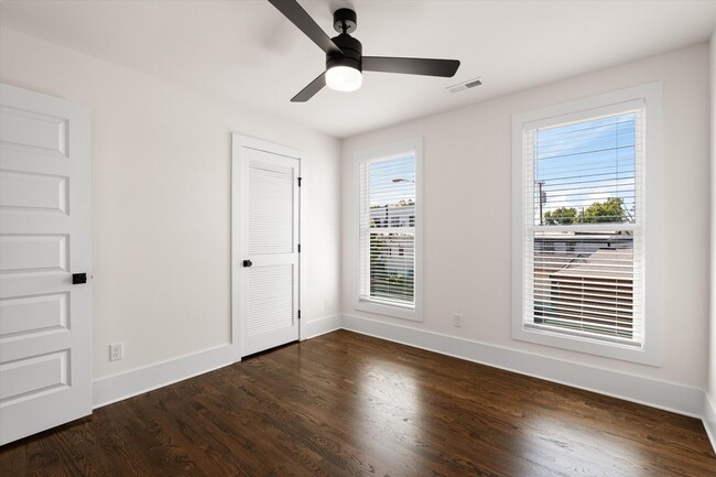 Building Photo - 1802 10th Ave N
