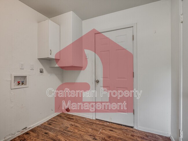 Building Photo - 2017 Downing St