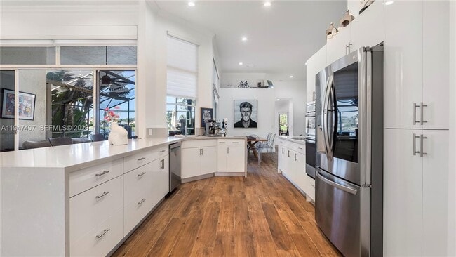 Building Photo - 2633 Oakbrook Dr