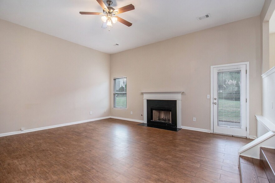Building Photo - 395 Sugarberry Ln
