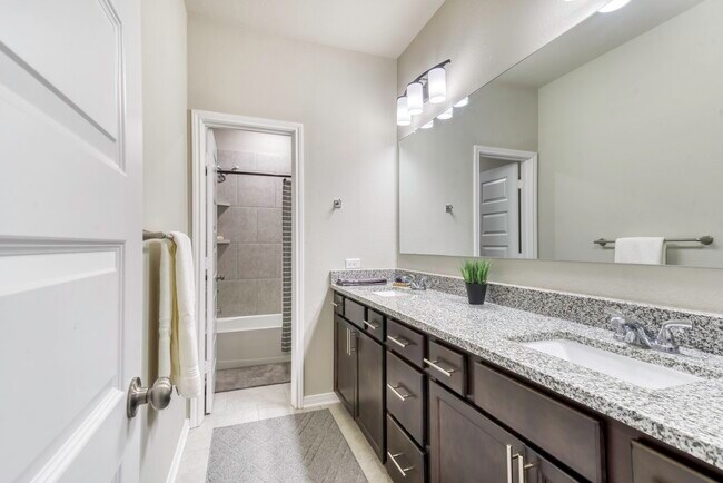 Building Photo - 15225 Still Water Mdw Lp