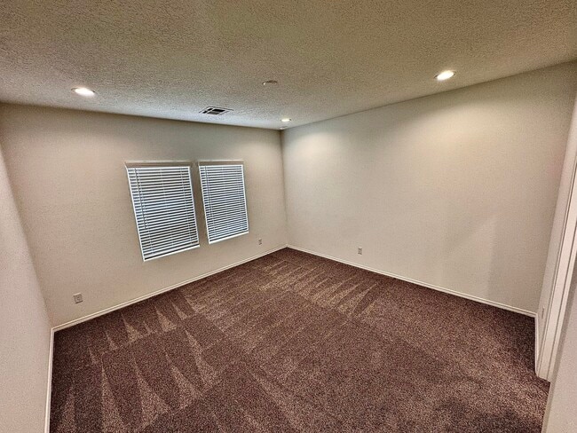 Building Photo - 275 Prism Ave SW