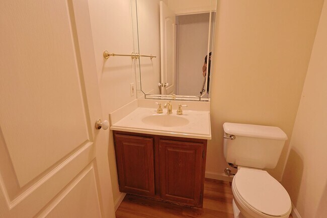 Building Photo - Spacious Parkway South Home with Walk-Out Basement & Large Backyard