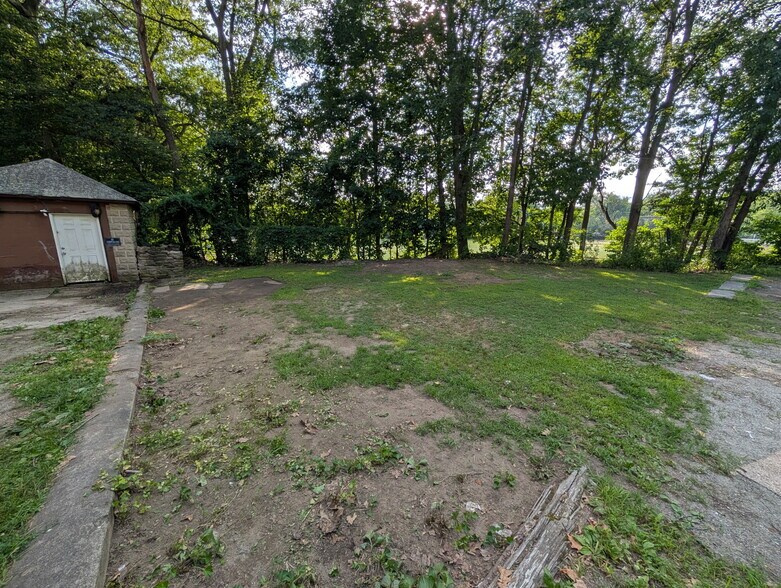 Building Photo - 10 Agawam St