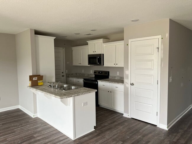 Building Photo - 7054 White Pine Ave