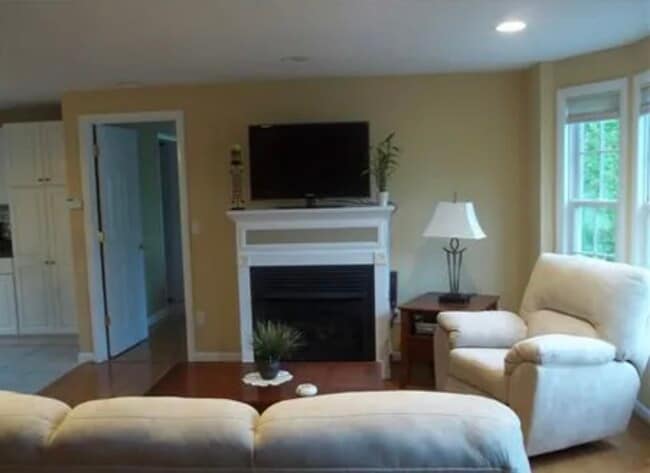 Building Photo - 3 Parkwood Dr