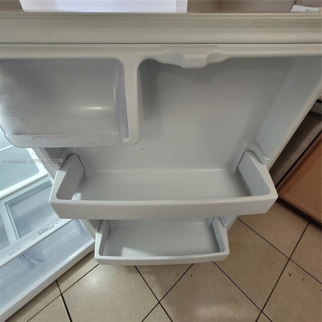 Building Photo - 10090 NW 80th Ct