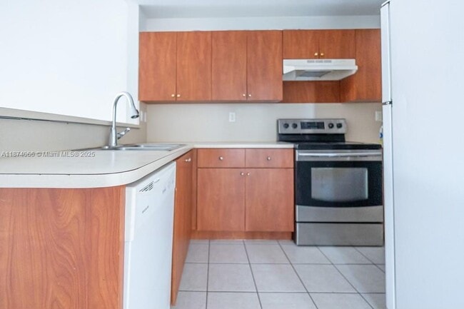 Building Photo - 784 SW 106th Ave