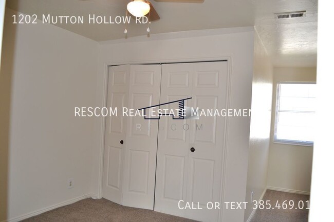 Building Photo - East Kaysville 4 Bedroom House!