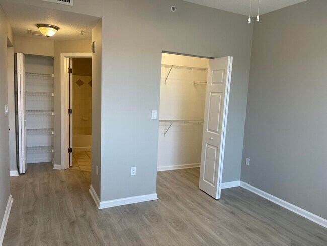 Building Photo - 9833 Baywinds Blvd