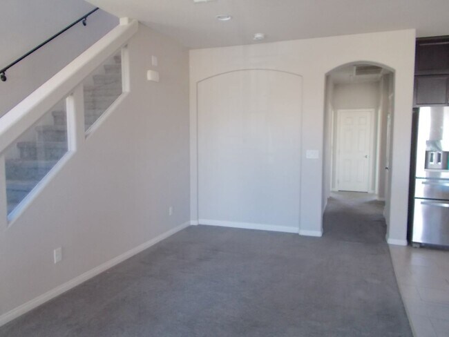 Building Photo - Modern Tri-Level Home with Spacious Layout & Ideal Location