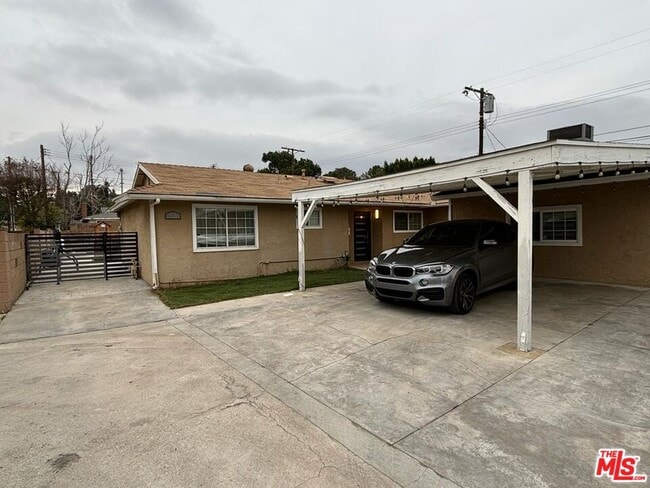 Building Photo - 13047 N Macneil St