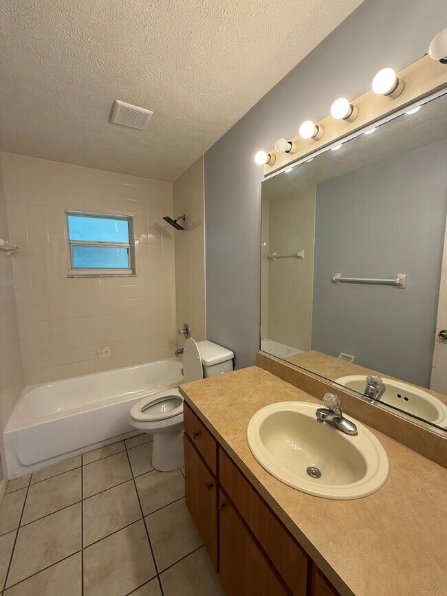 Building Photo - 2060 NW 42nd St