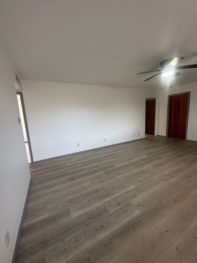 Building Photo - Welcome to this charming 3-bedroom, 2-bathroom home located in Albuquerque, NM