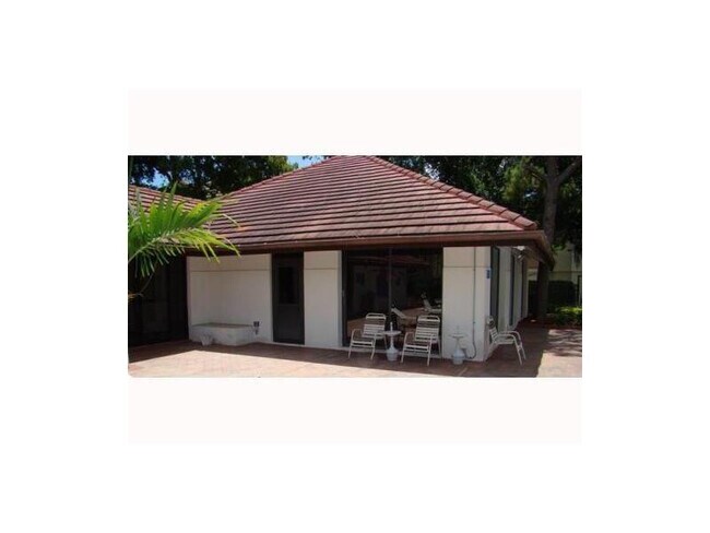 Building Photo - 8433 Forest Hills Dr