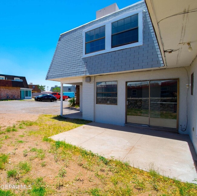 Building Photo - 10824 Ivanhoe Dr