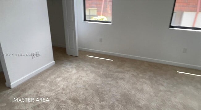 Building Photo - 752 NE 208th Ln