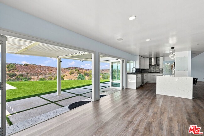 Building Photo - 4355 Chaumont Rd
