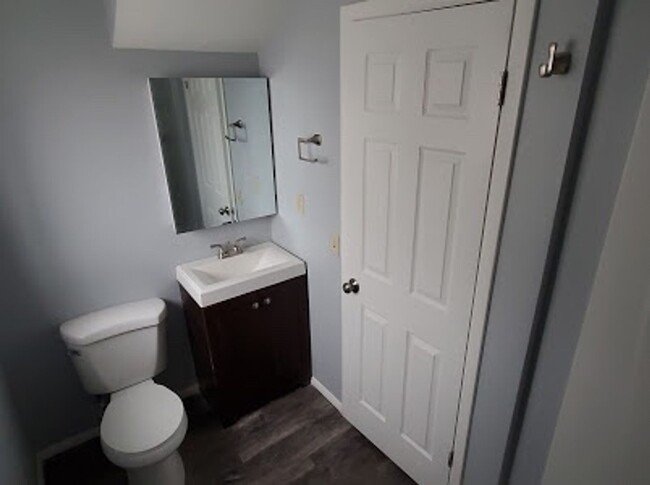 Building Photo - Remodeled 4 Bedroom In Sandy! Close To Alt...