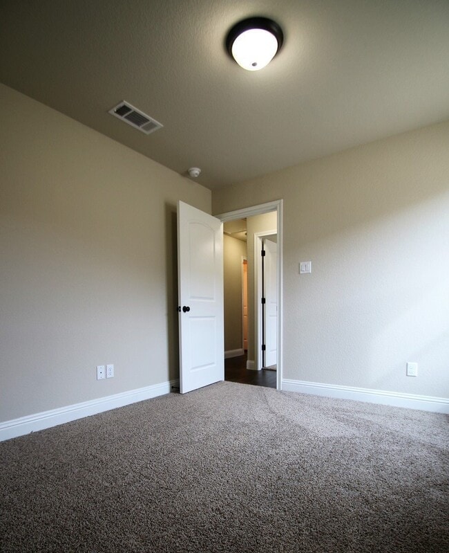 Building Photo - 134-136 Crossbow Ct