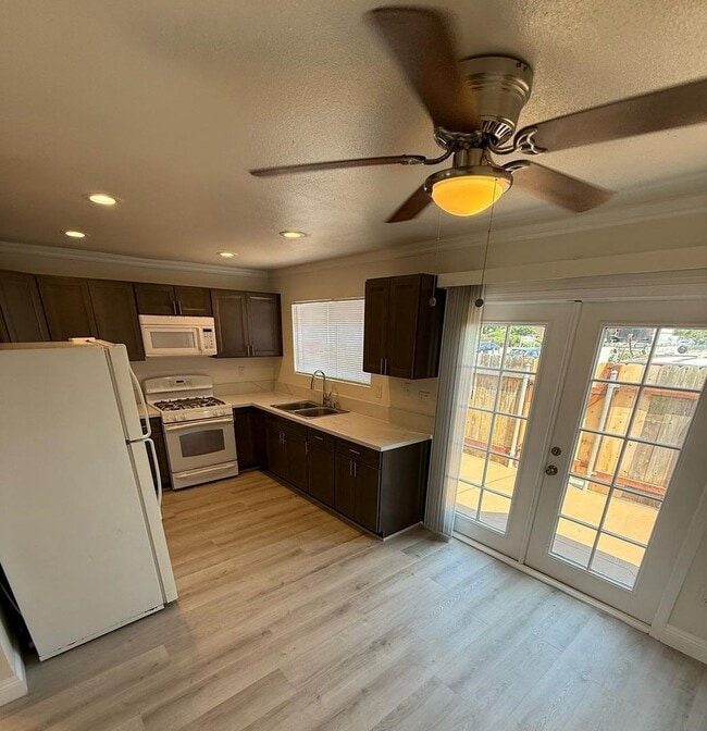 Primary Photo - 2 bedroom 1.5 Bath Upgraded Townhome
