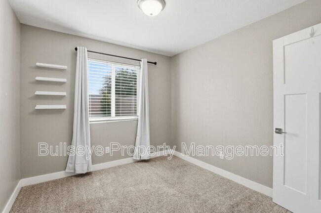 Building Photo - 5029 S 11th Pl