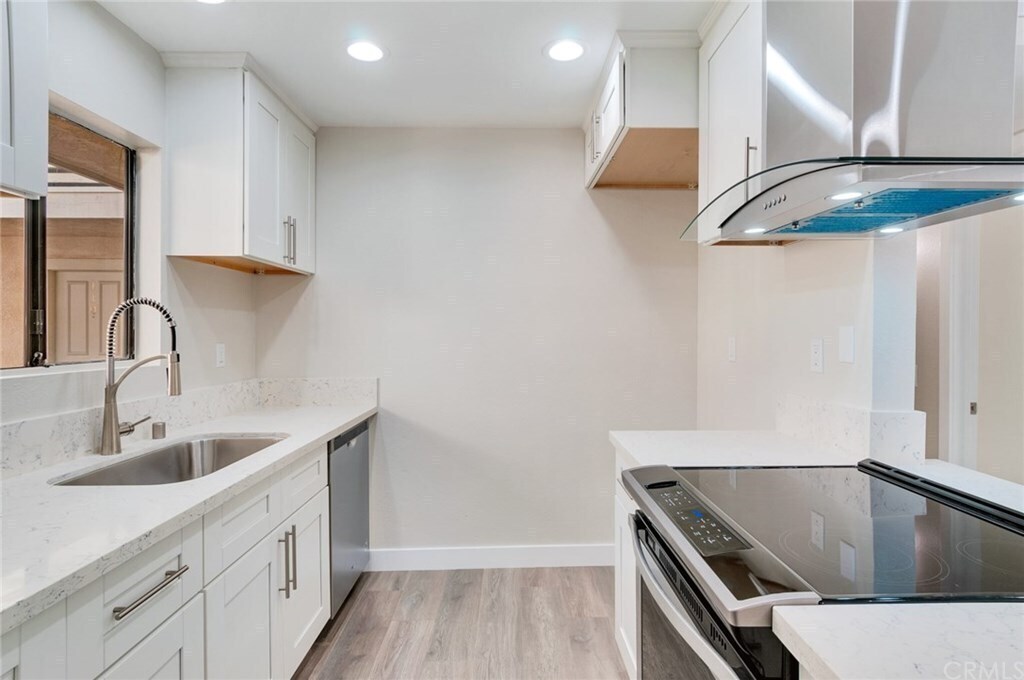 Building Photo - 2343 E 17th St