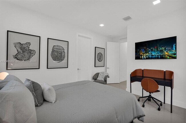 Building Photo - 7509 NW 99th Ave