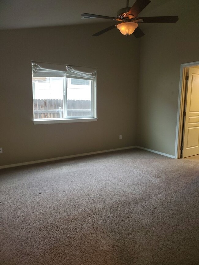 Building Photo - Charming and conveniently located in Nampa 3 bedroom, 2 bath home