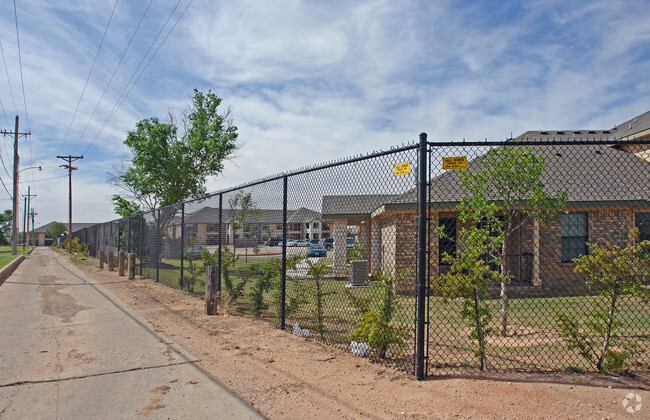 Building Photo - Estrada South II