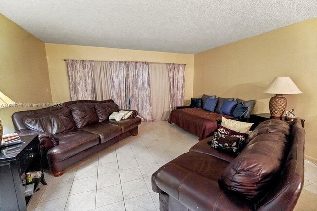 Building Photo - 6556 Racquet Club Dr