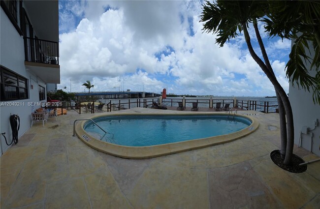 Building Photo - 7845 NE Bayshore Ct