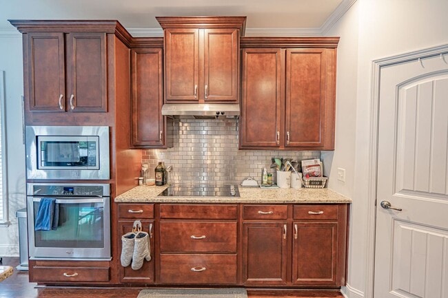 Building Photo - Forest Lakes Pooler