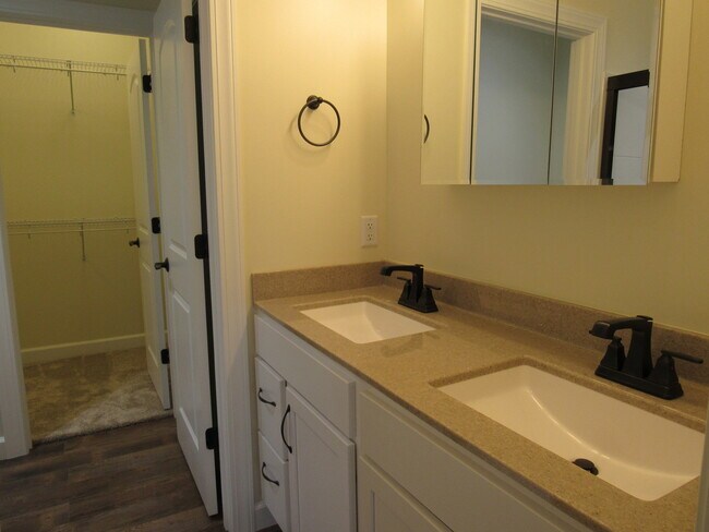 Building Photo - 4007 Creek Hill Dr
