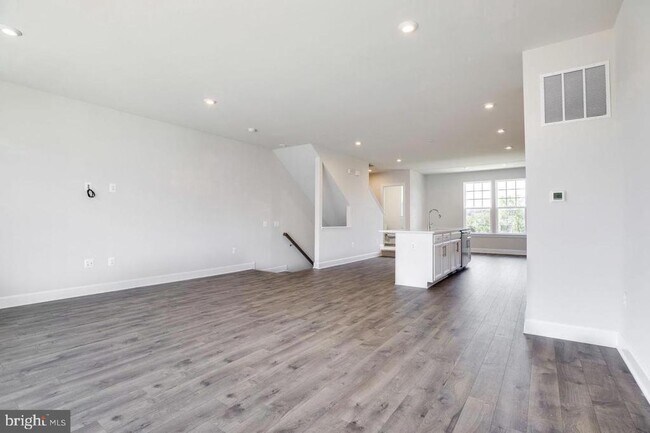 Building Photo - 6051 Camerons Ferry Dr