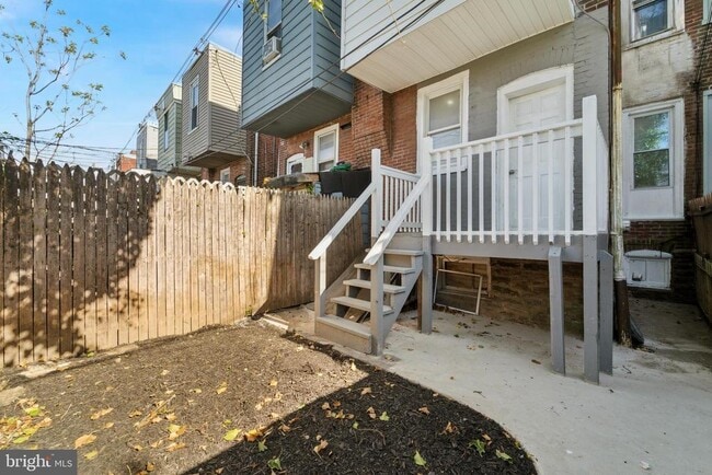 Building Photo - 127 W Albanus St