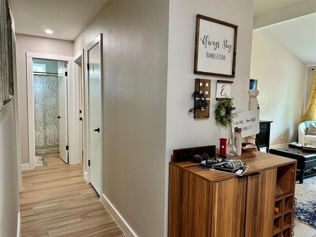 Building Photo - 2715 Alderwood Dr