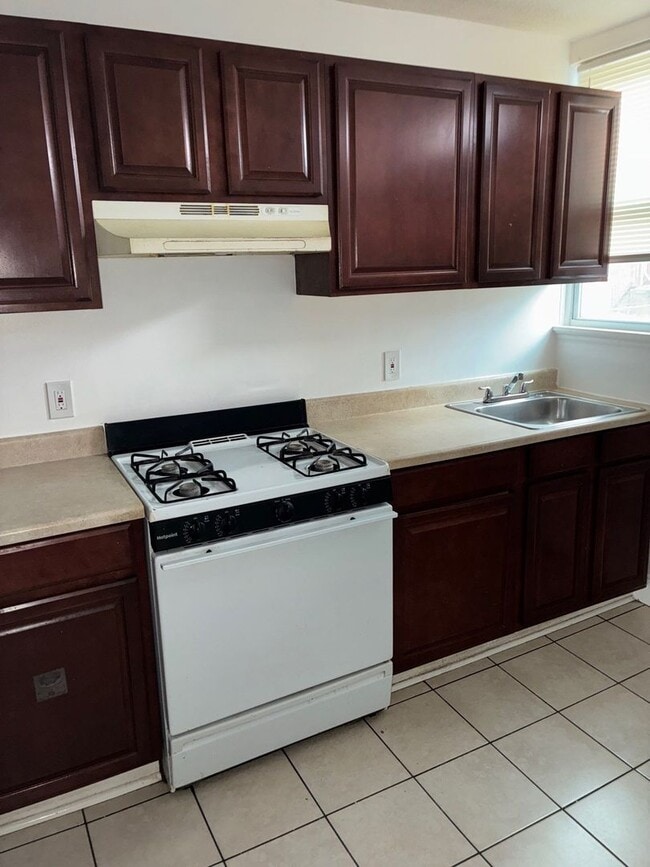 Building Photo - 2710 W Franklin St