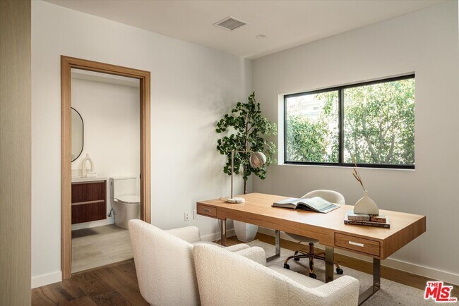 Building Photo - 2822 1/2 Avenel St