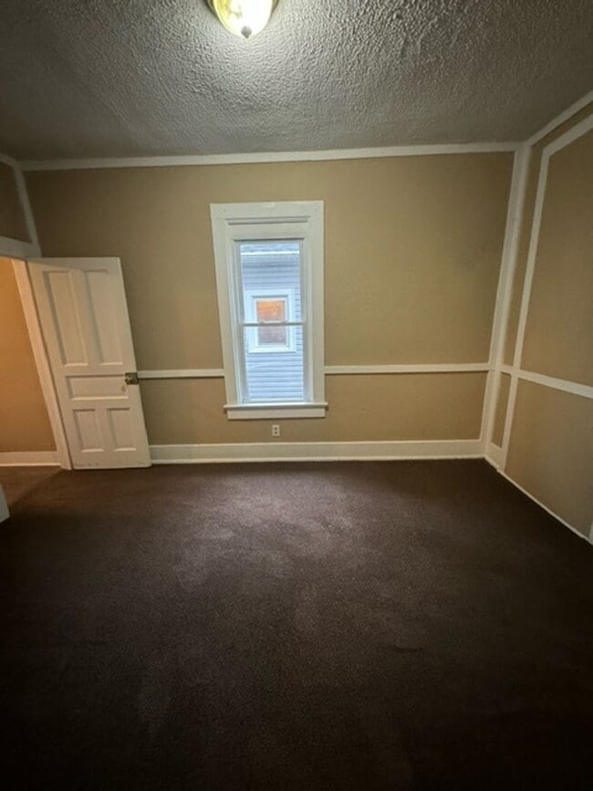 Building Photo - 1334 Huestis Ave