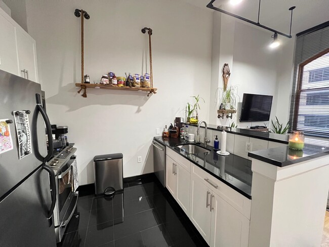 Building Photo - 338 Grove St