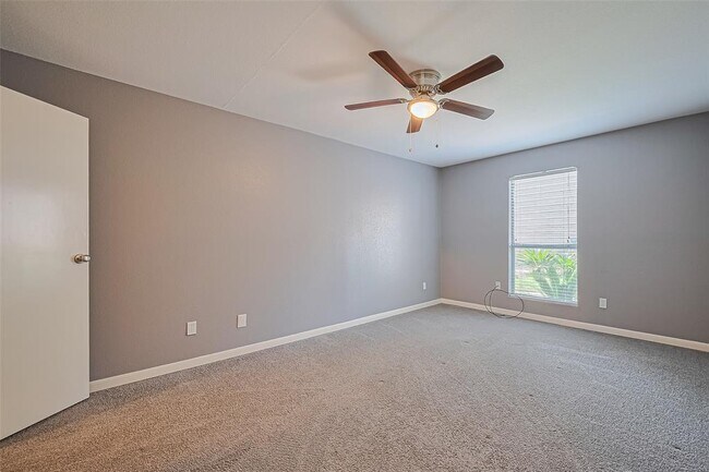 Building Photo - 12905 Woodforest Blvd
