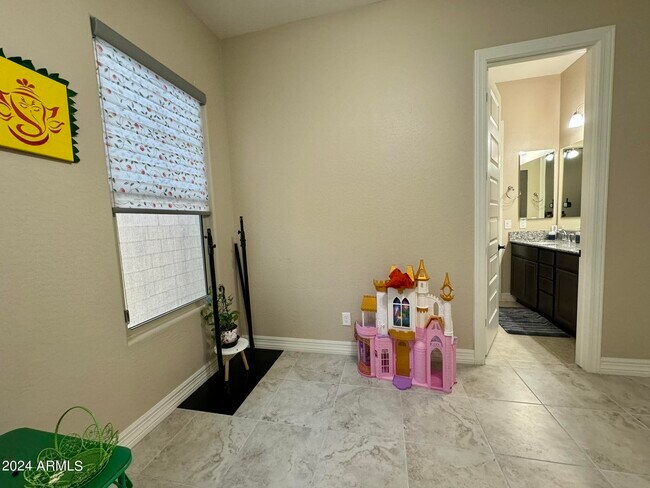Building Photo - 3453 E Aloe Dr