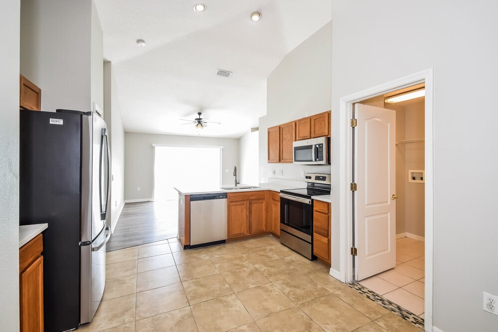 Building Photo - 12912 Lake Vista Dr