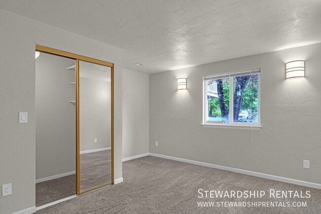 Building Photo - 1431 1/2 W. Broadway Avenue-