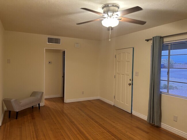 Building Photo - 902 S Fremont Ave