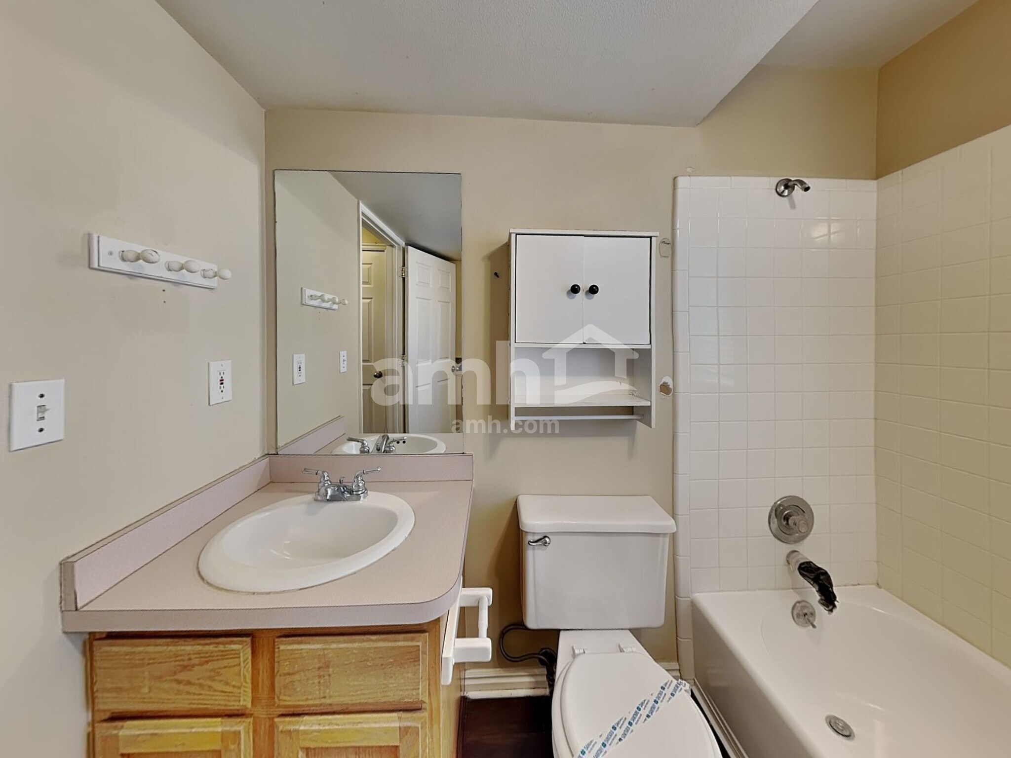 Building Photo - 771 S 900 E