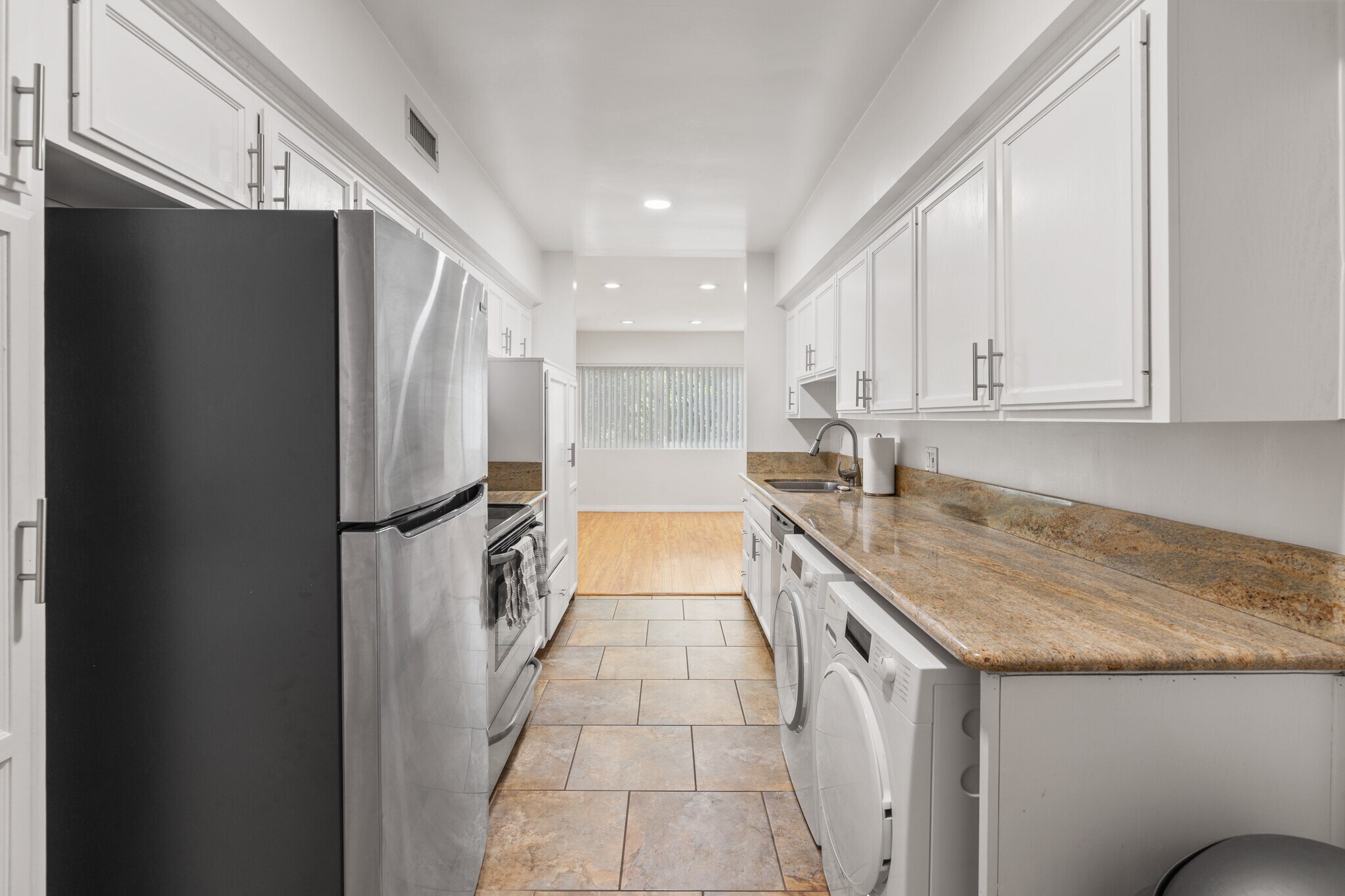 kitchen - 4915 Tyrone Ave